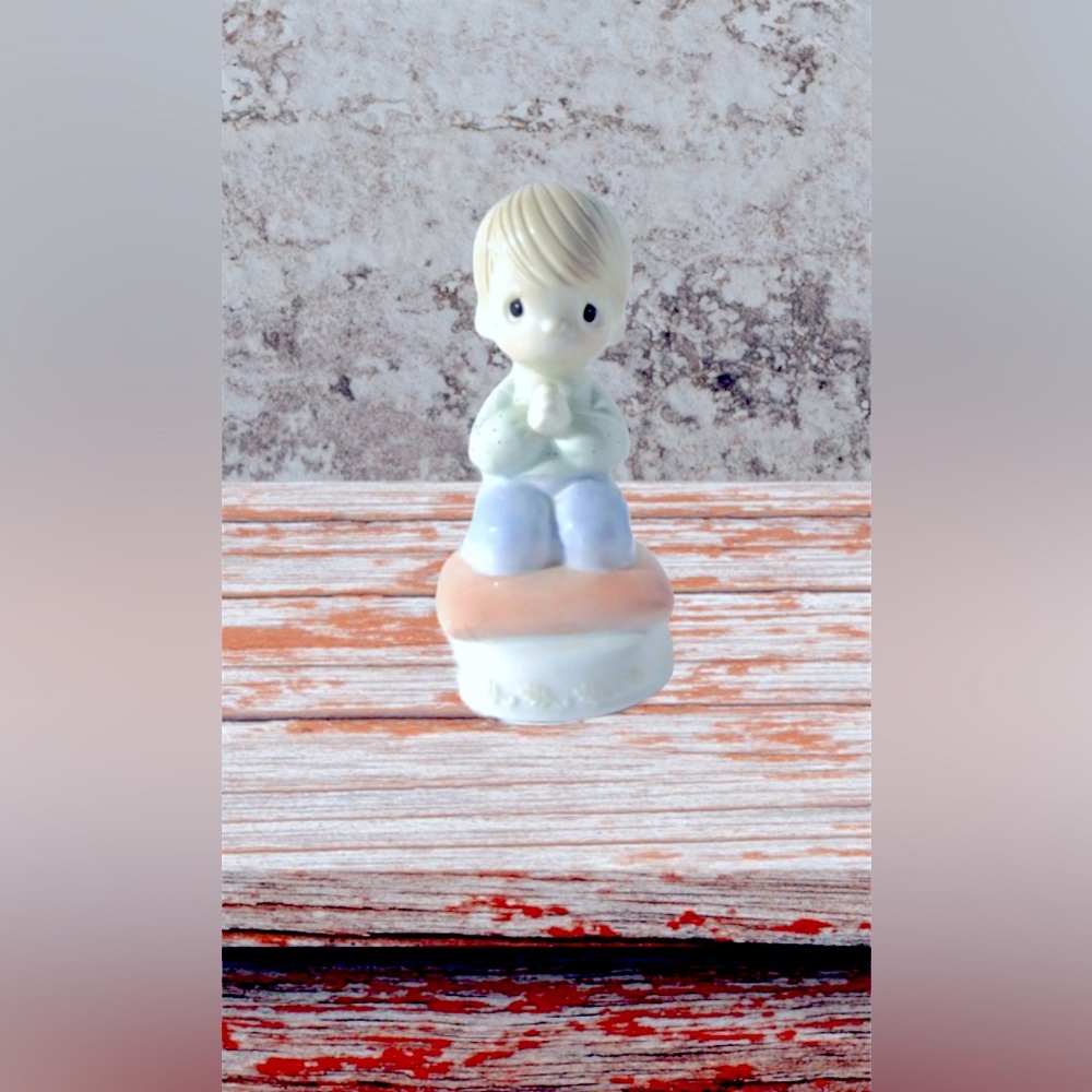 Precious Moments praying boy figurine lights up - vintage 1990 Enesco